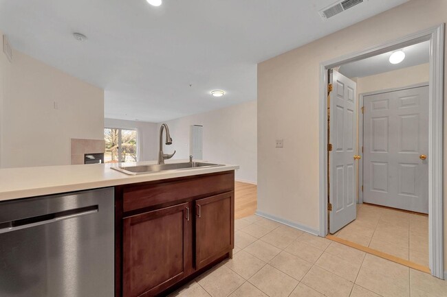 Building Photo - 352 Brookfield Dr