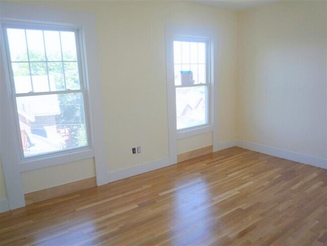 Building Photo - 14 Rockland Pl