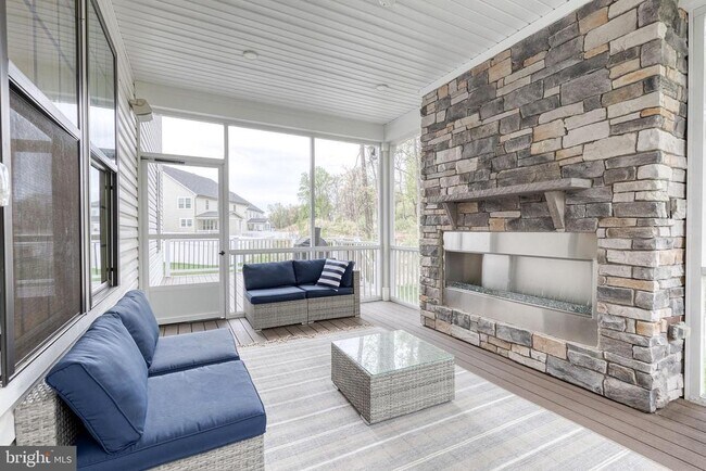 Building Photo - 7679 Cross Creek Dr