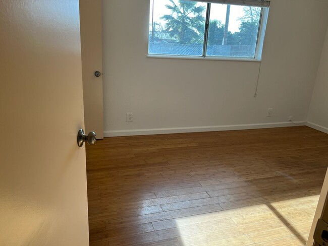 Building Photo - Beautiful 2bd 2ba house Shafter