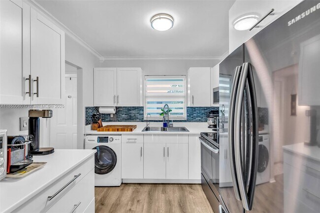 Building Photo - 805 W Oakland Park Blvd