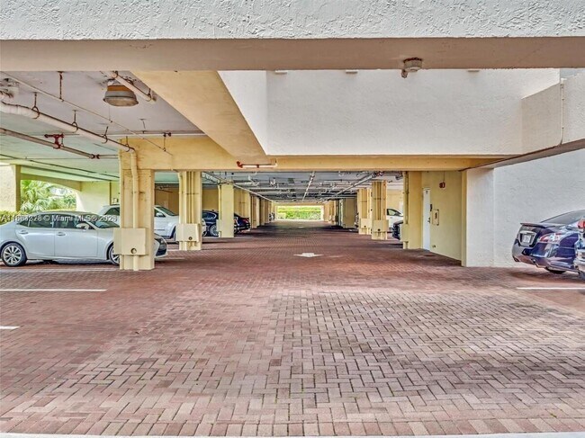Building Photo - 201 Golden Isles Dr