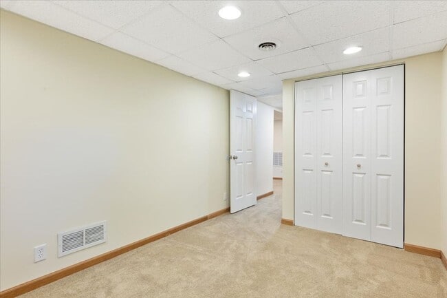 Building Photo - Spacious 4 Bedroom Home for Rent in Council Bluffs