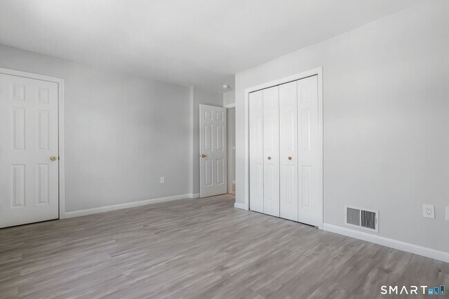 Building Photo - 19 Candlewood Springs Road