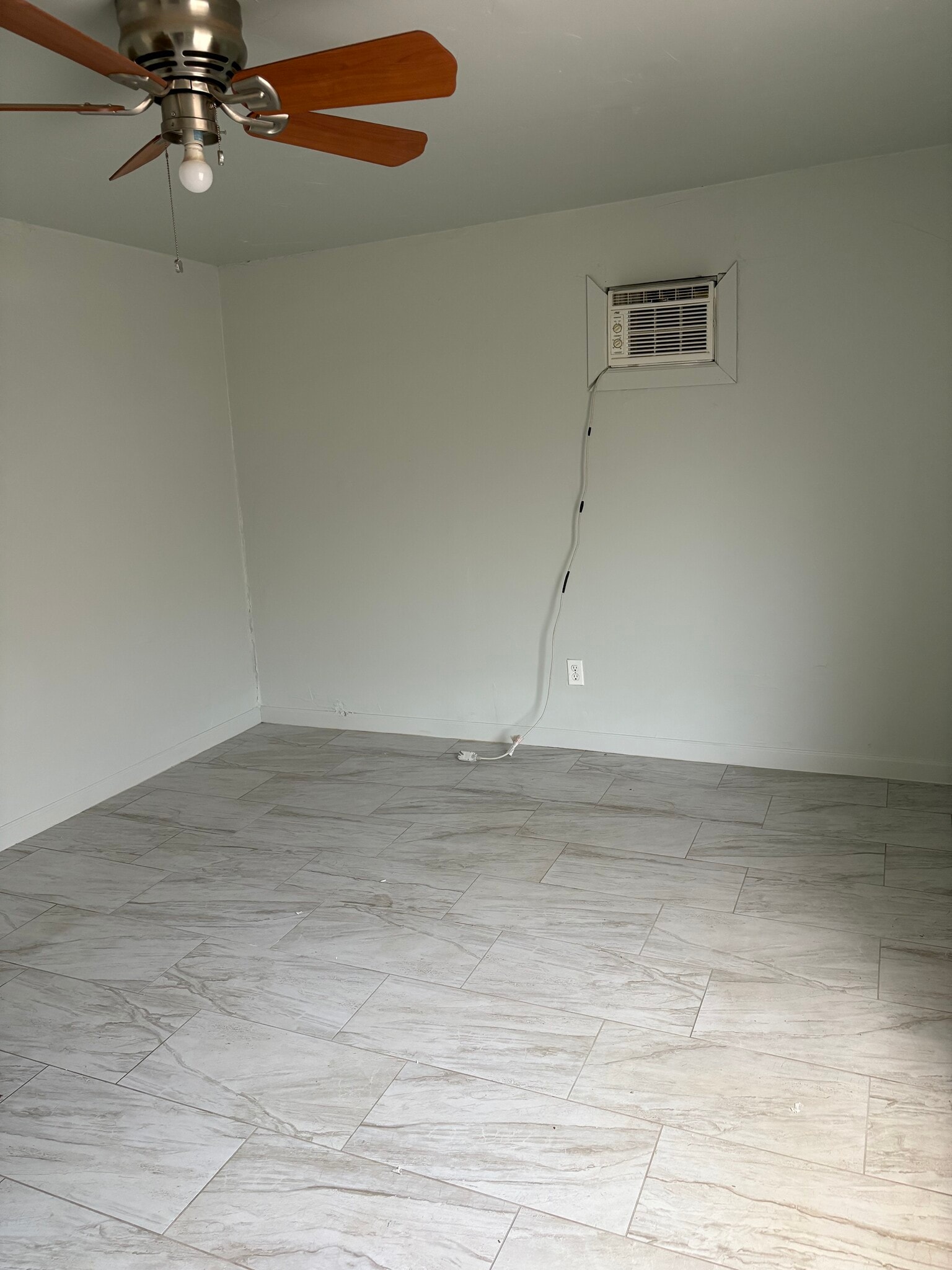 Building Photo - 250 S Grand Dr