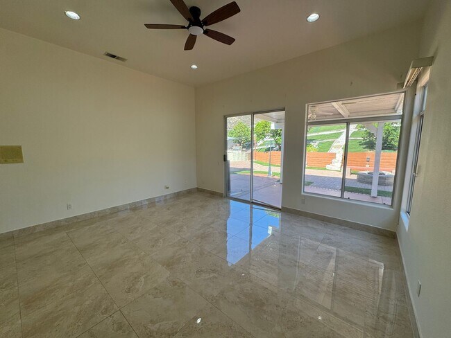 Building Photo - 3450 Rancho Diego Cir