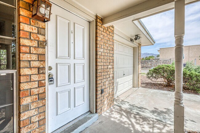 Building Photo - 601-603  Alicante Way