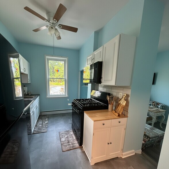 Kitchen - 1626 Middle Rd