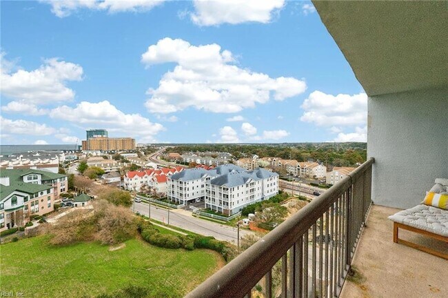 Building Photo - 3288 Page Ave