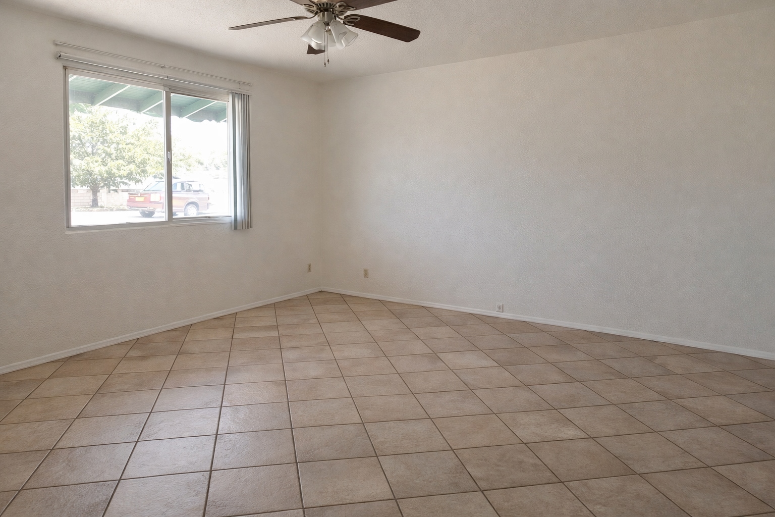 Living room - 715 W 18th St