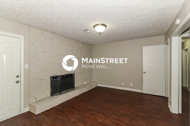 Building Photo - 3 Bedroom Pet-Friendly Home in Lithonia, GA with Main Street Renewal