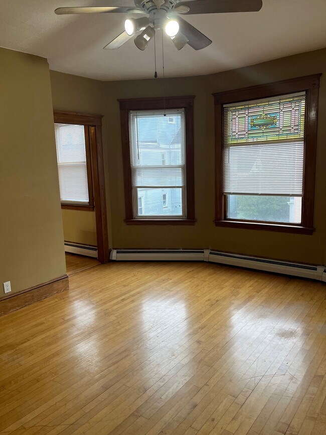 Dining - 232 Brighton Ave