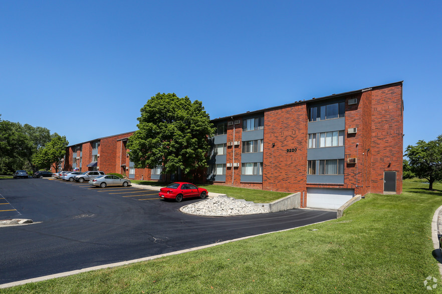 Glenbrook Apartments - Milwaukee, WI | Apartment Finder