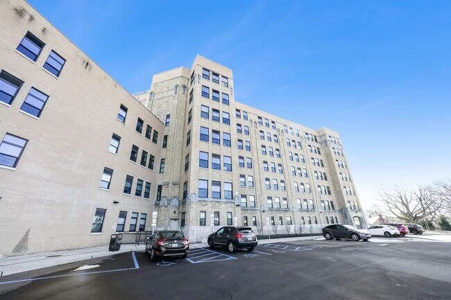 Building Photo - 520 Belleville Ave