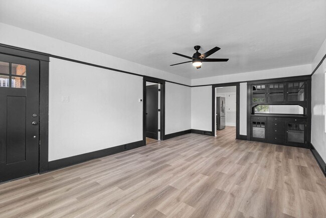 Building Photo - 3 Bed, 2 Bath, 1 Office/Guest - Fully Renovated Midtown Home