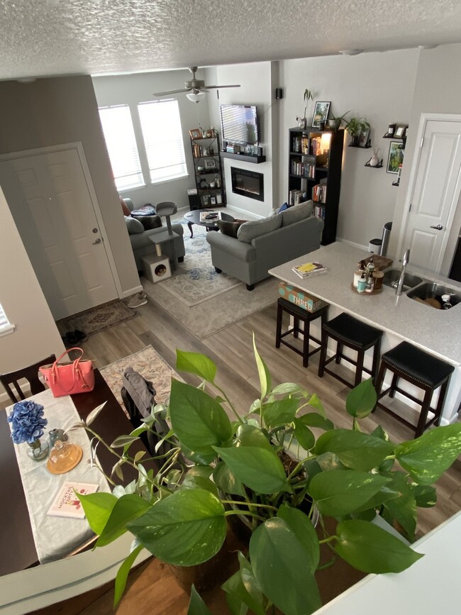 Building Photo - 3 bedroom Wolf Ranch Townhome - Laurel Mou...