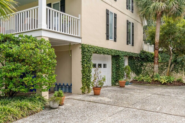 Building Photo - 209 Station 17 St