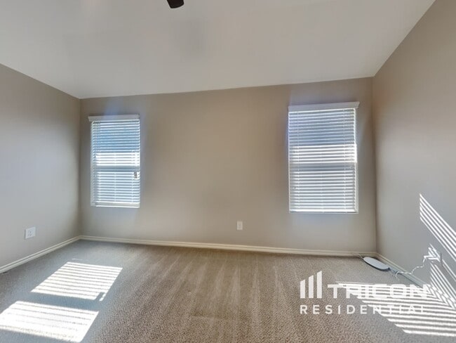 Building Photo - 1252 Edgewater Dr