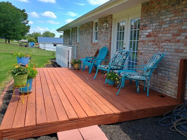 Building Photo - 4 Bed/2 Bath Brick Home - Church Hill TN