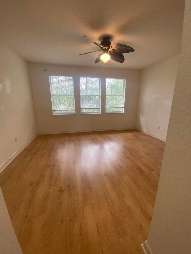 Building Photo - 410 Amador Ln