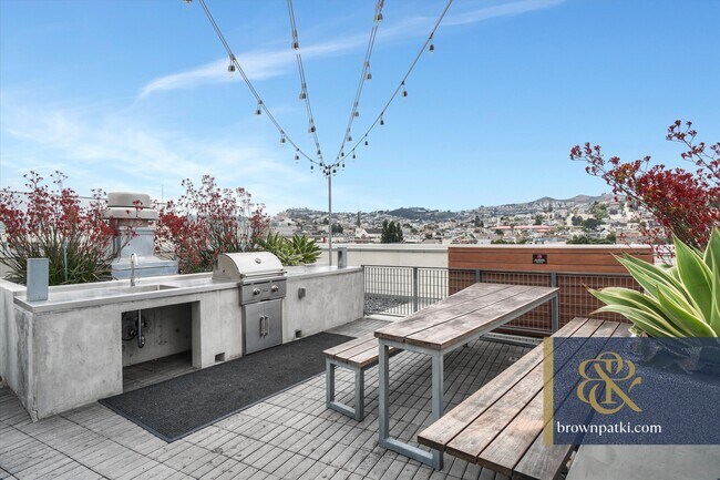 Building Photo - 45 Bartlett St