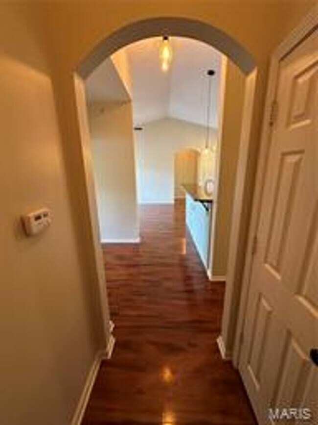 Building Photo - Beautiful Condo in Mehlville