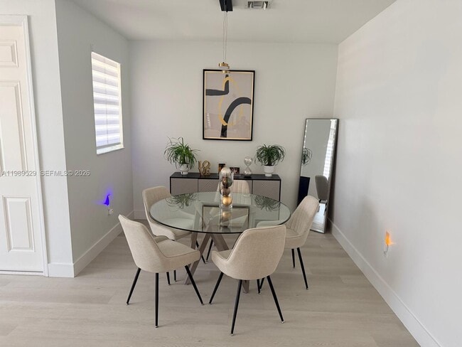 Building Photo - 1022 NE 42nd Terrace