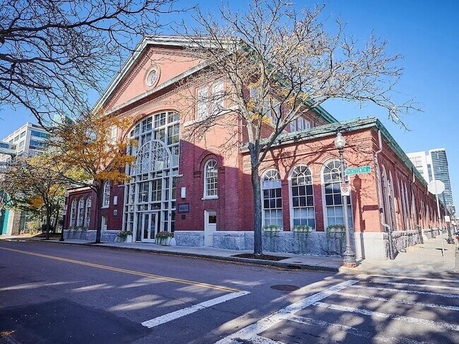 Building Photo - 106 13th St