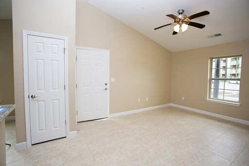 Building Photo - Beautiful One Bedroom Apartment in Fort Walton Beach!