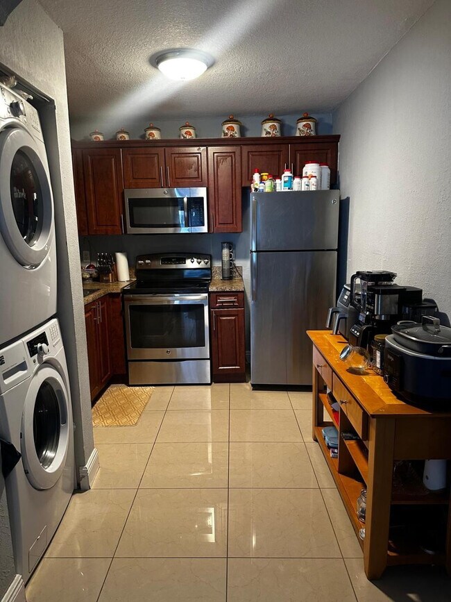 Building Photo - 11108 Royal Palm Blvd