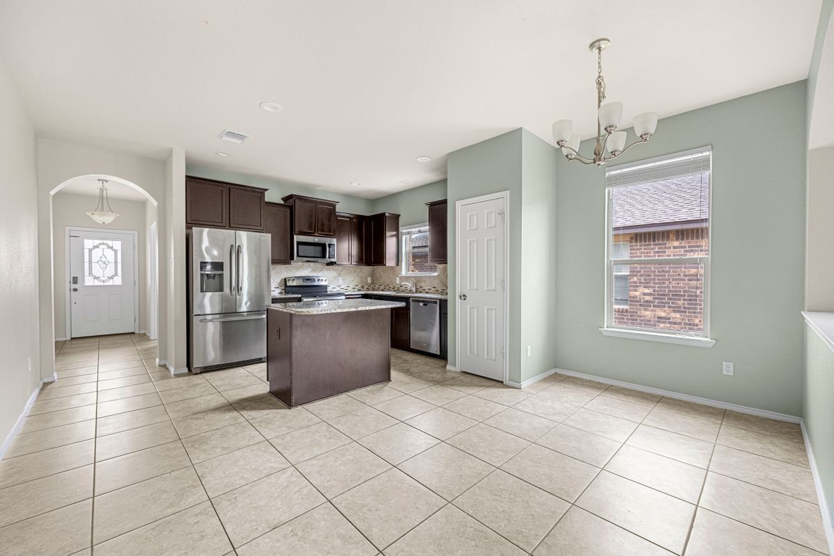 Building Photo - 1414 Fawn Lily Dr