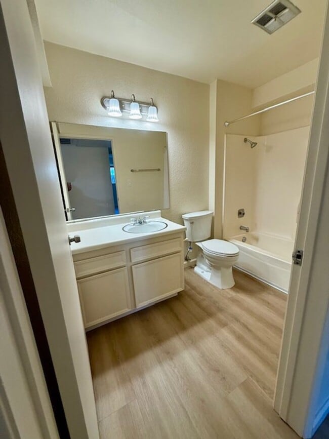 Building Photo - Lovely Mission Valley condo