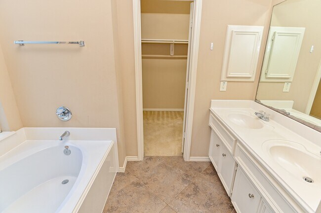 Building Photo - 2106 Castle Gardens Ln