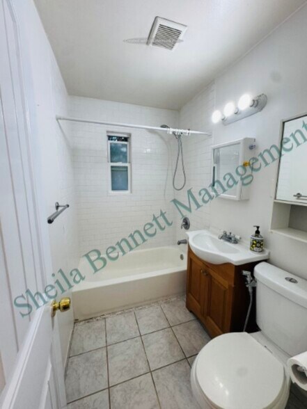 Building Photo - 7371 Hyatt St