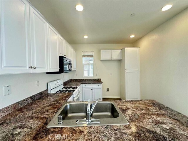 Building Photo - 5862 Ginger Dr