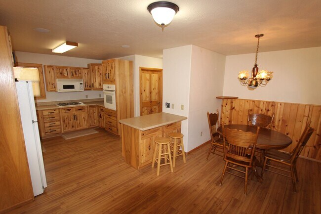 Building Photo - Peaceful Kachina Village Home | Backs National Forest + A/C