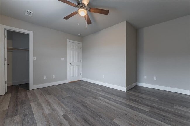 Building Photo - 1366 N Porter Rd