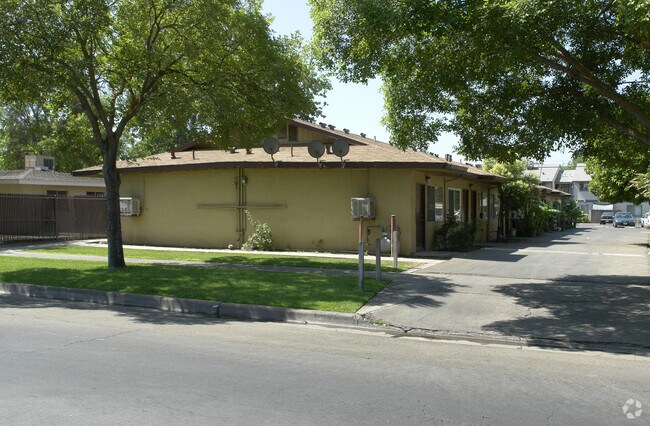 Primary Photo - Yosemite Manor Apartments