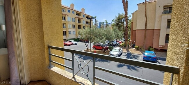 Building Photo - 270 E Flamingo Rd