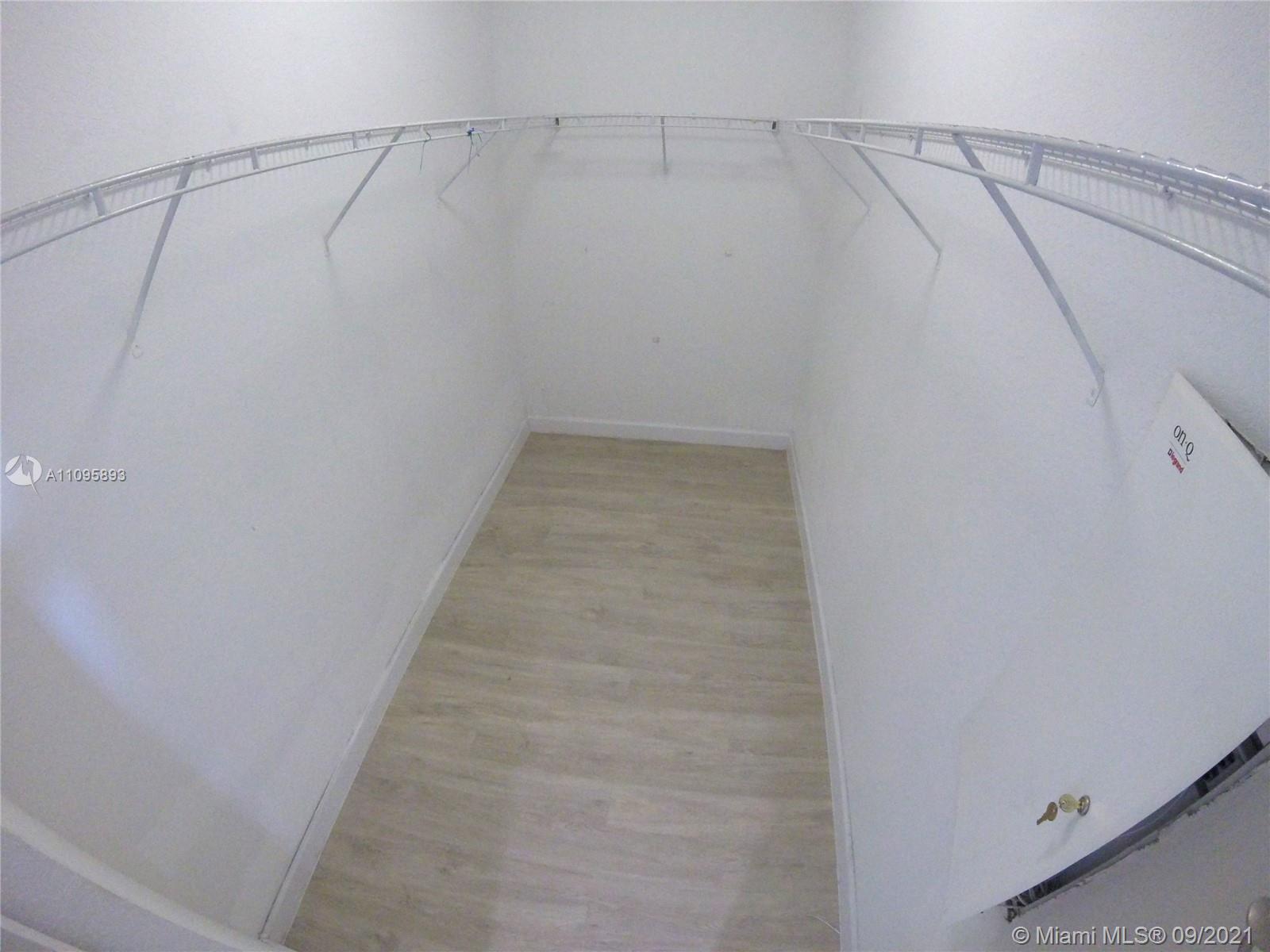 Building Photo - 990 NW 99th Ct