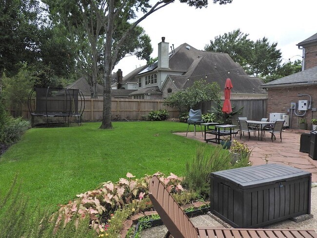 Building Photo - 2319 Amber Springs Dr