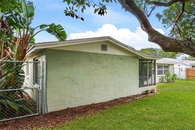Building Photo - 7500 San Salvadore Dr