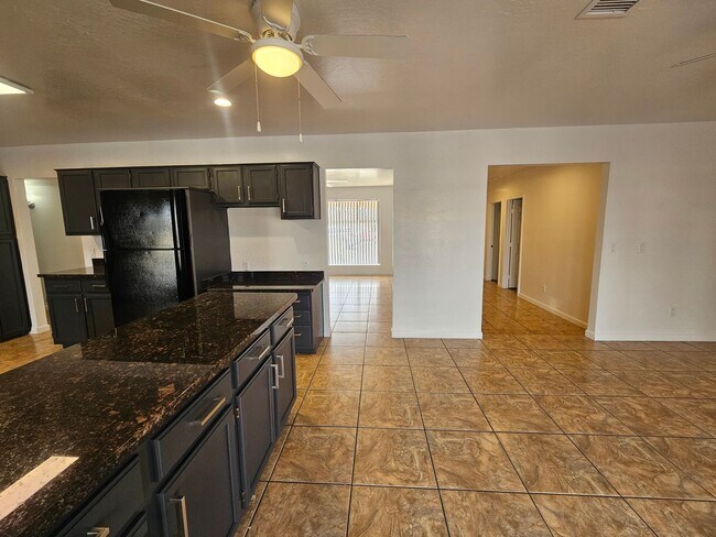 Building Photo - Scottsdale - 5 bedroom, 3 bath - Remodeled...