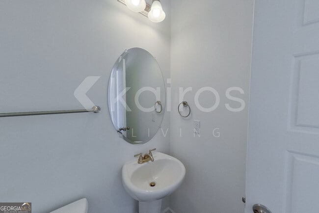 Building Photo - 102 Old Stone Crossing