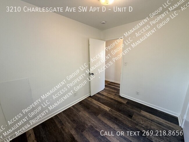 Building Photo - 3210 Charlesgate Ave SW