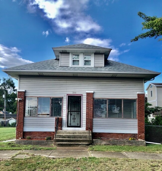 Building Photo - Completely Remodeled 5 Bedroom, 2 Bathroom...