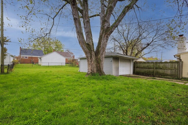 Building Photo - 22778 Almond Ave