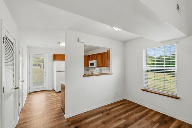 Building Photo - 1725-1727-1727 Louise Cir