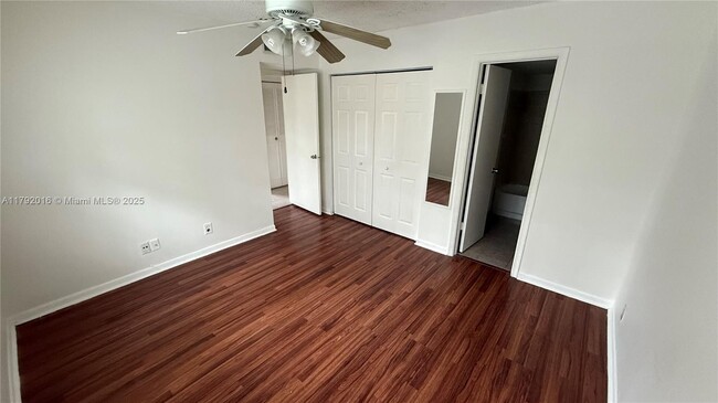 Building Photo - 1032 Twin Lakes Dr