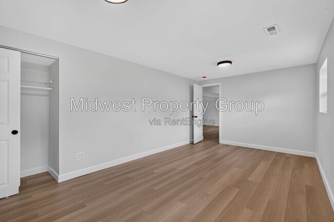 Building Photo - 13 S Perry Cir